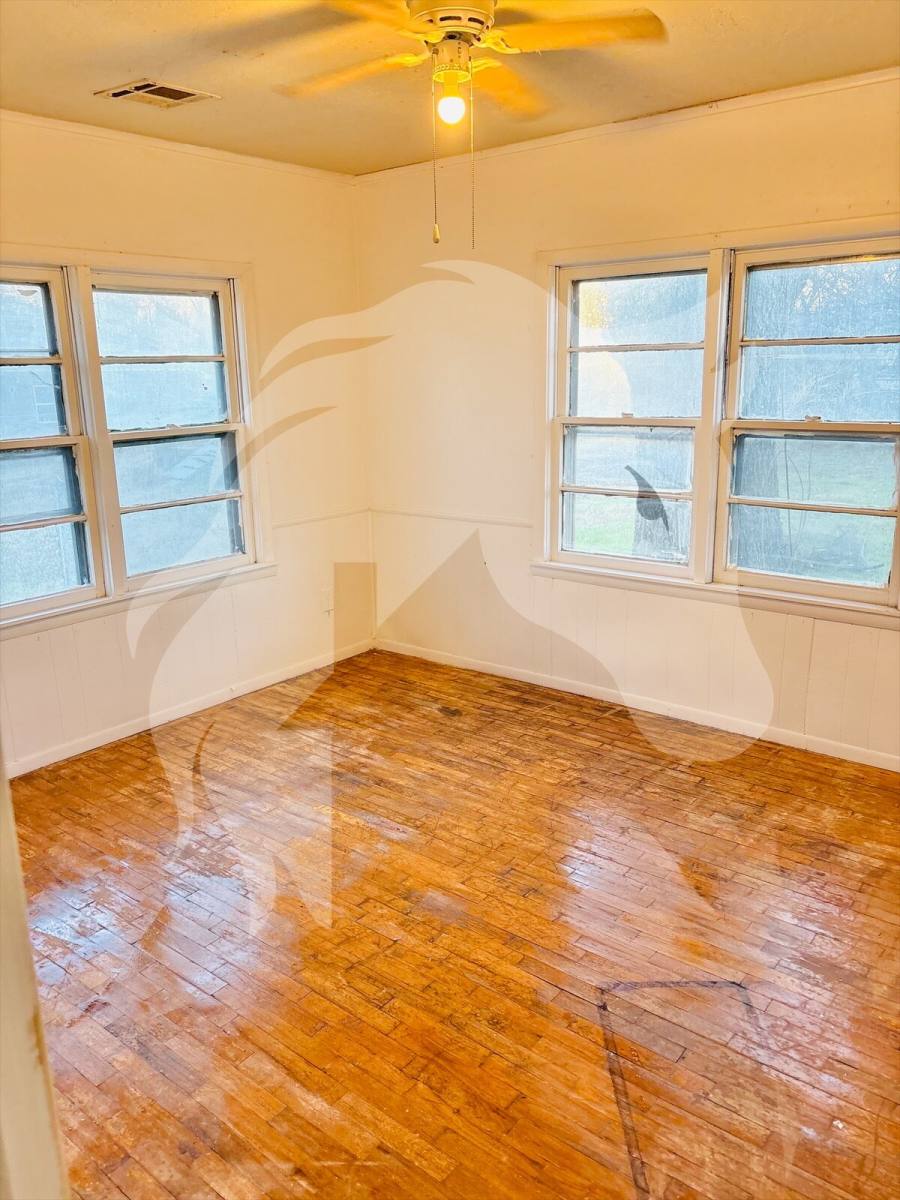 House for rent at 708 SE 2nd St, Lindsay, OK 73052