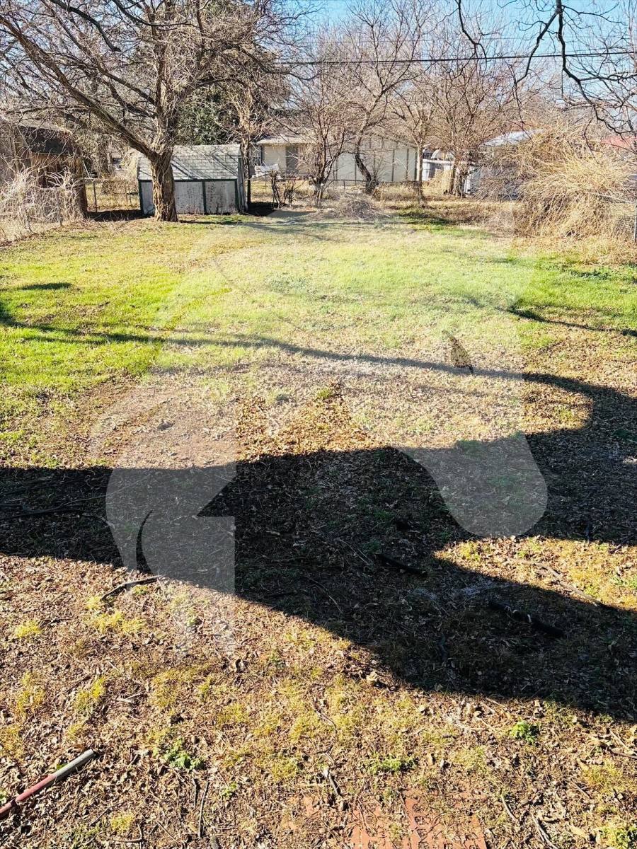 House for rent at 708 SE 2nd St, Lindsay, OK 73052