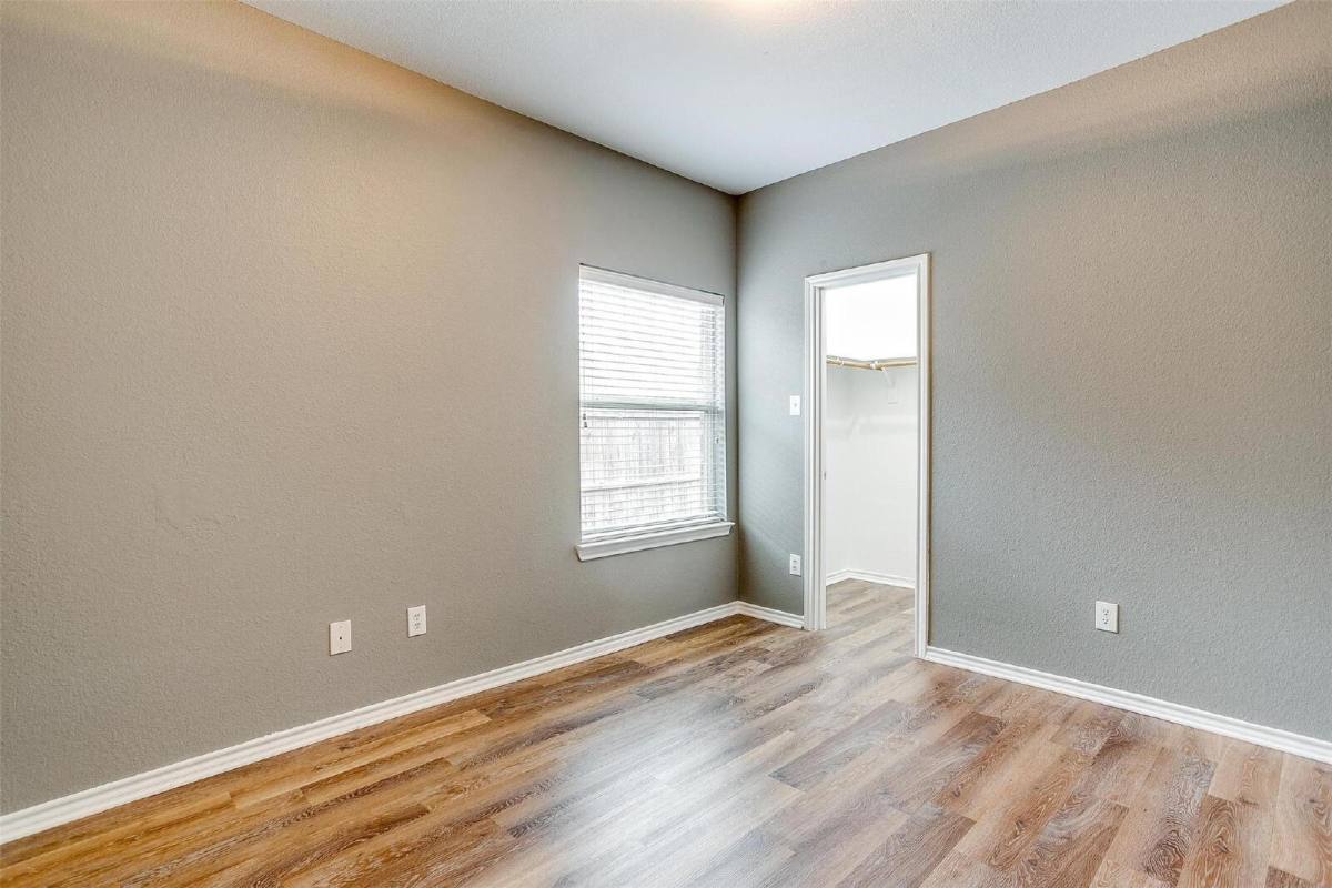 Townhouse for rent at 812 Walnut St, Burleson, TX 76028