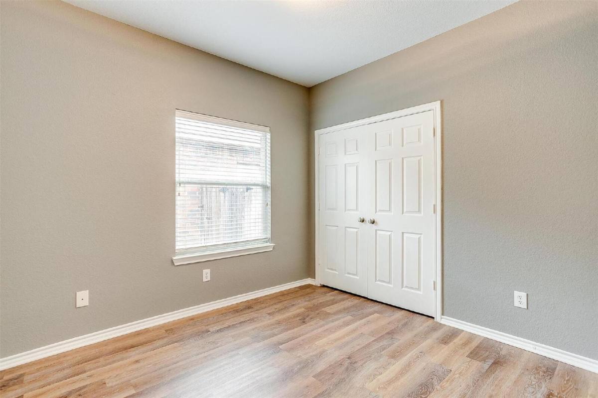 Townhouse for rent at 812 Walnut St, Burleson, TX 76028
