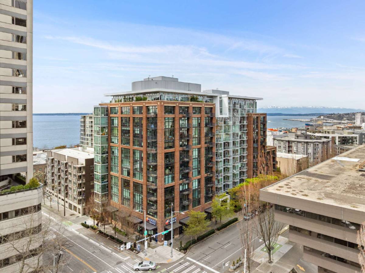 Apartment for rent at 2911 2nd Ave #404, Seattle, WA 98121