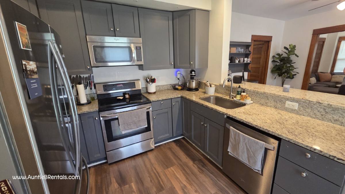 Apartment for rent at 1606 Hewitt Ave, Saint Paul, MN 55104