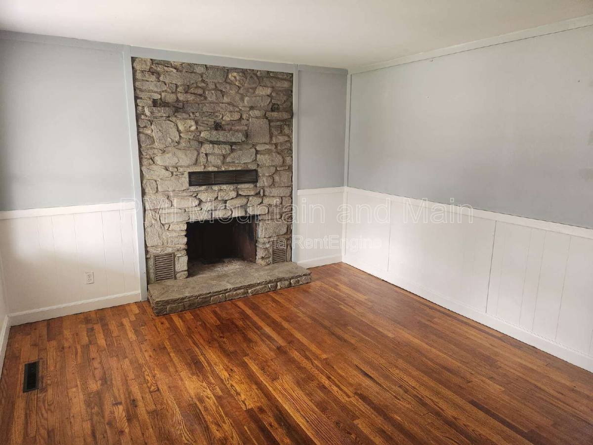 House for rent at 16 Belvedere Rd, Asheville, NC 28803