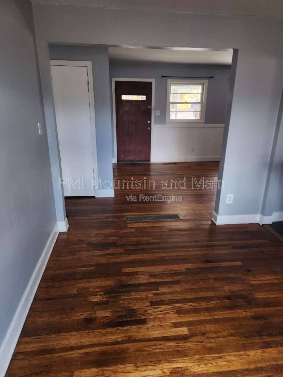 House for rent at 16 Belvedere Rd, Asheville, NC 28803