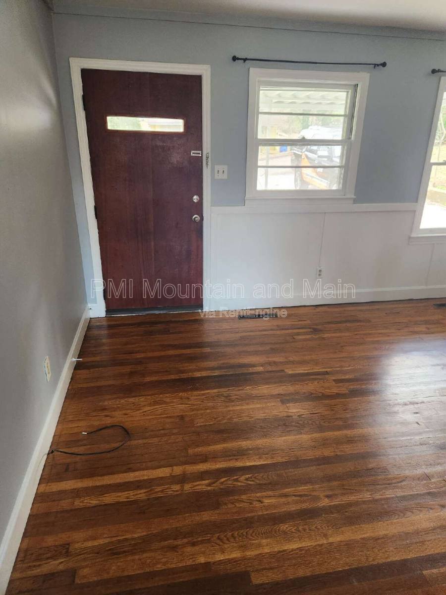 House for rent at 16 Belvedere Rd, Asheville, NC 28803