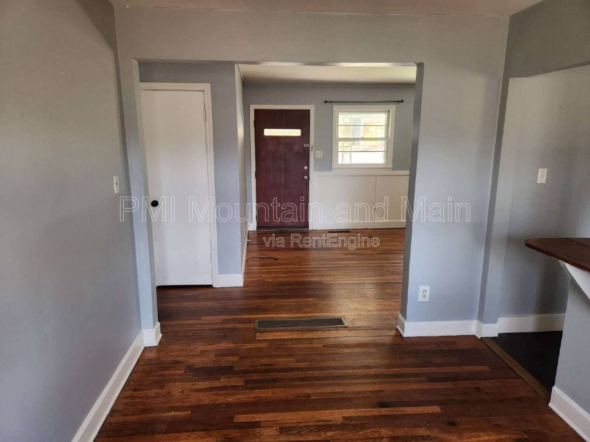House for rent at 16 Belvedere Rd, Asheville, NC 28803