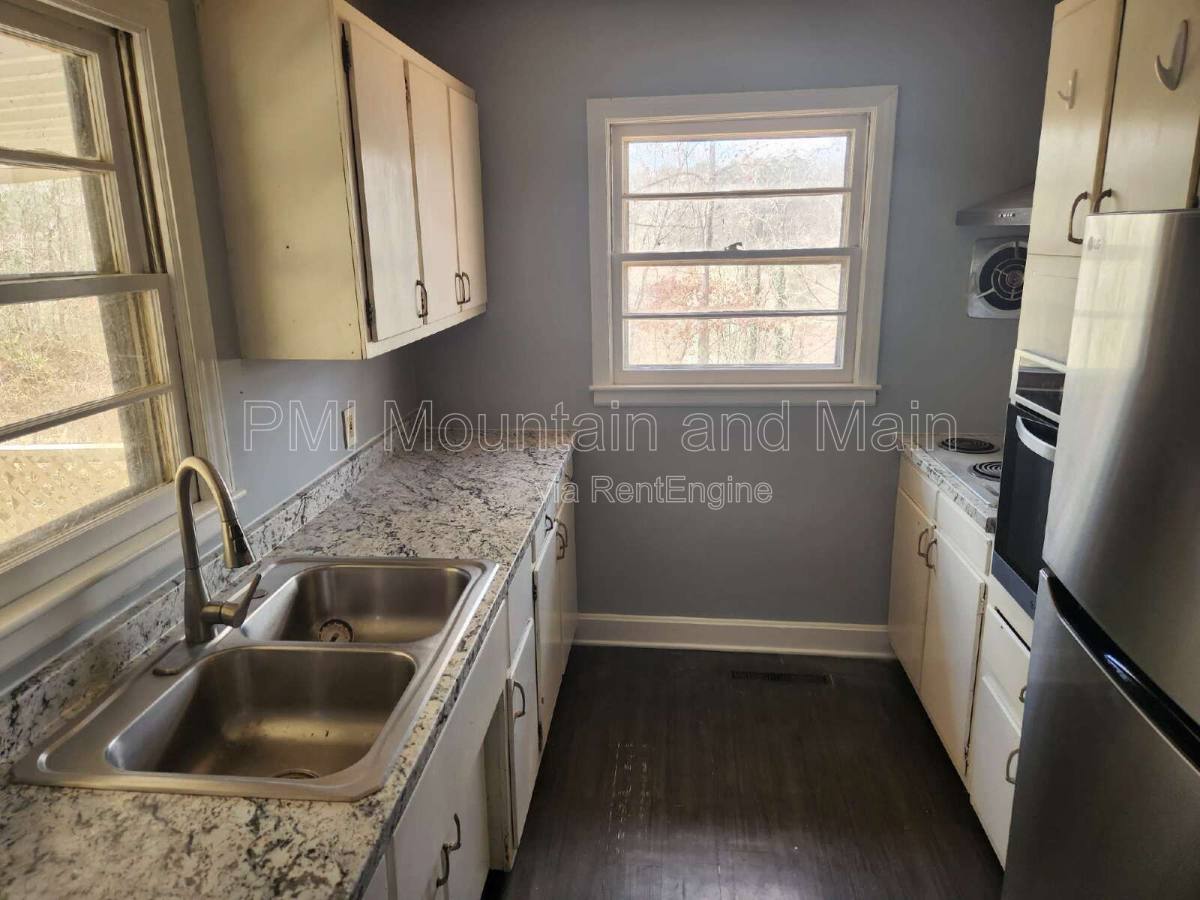 House for rent at 16 Belvedere Rd, Asheville, NC 28803