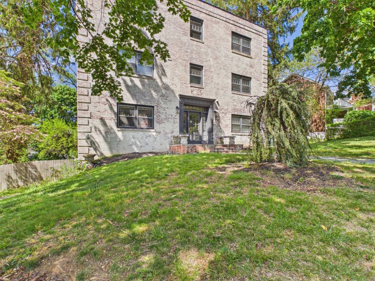 Apartment for rent at 625 Alleghany Ave #3, Staunton, VA 24401