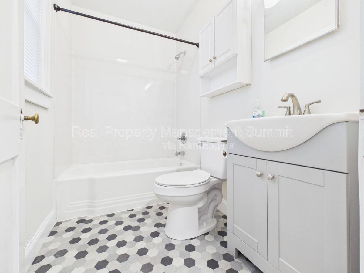 Apartment for rent at 625 Alleghany Ave #3, Staunton, VA 24401