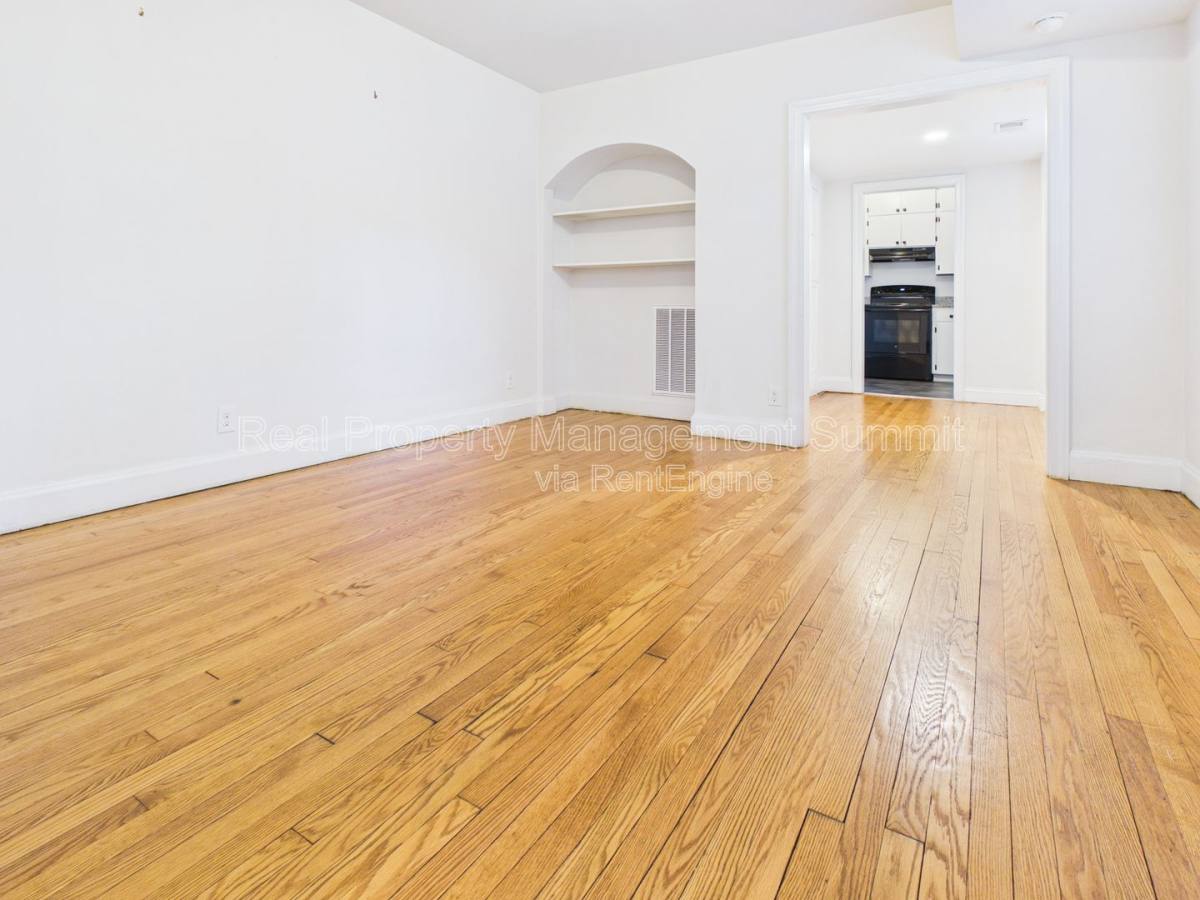 Apartment for rent at 625 Alleghany Ave #3, Staunton, VA 24401