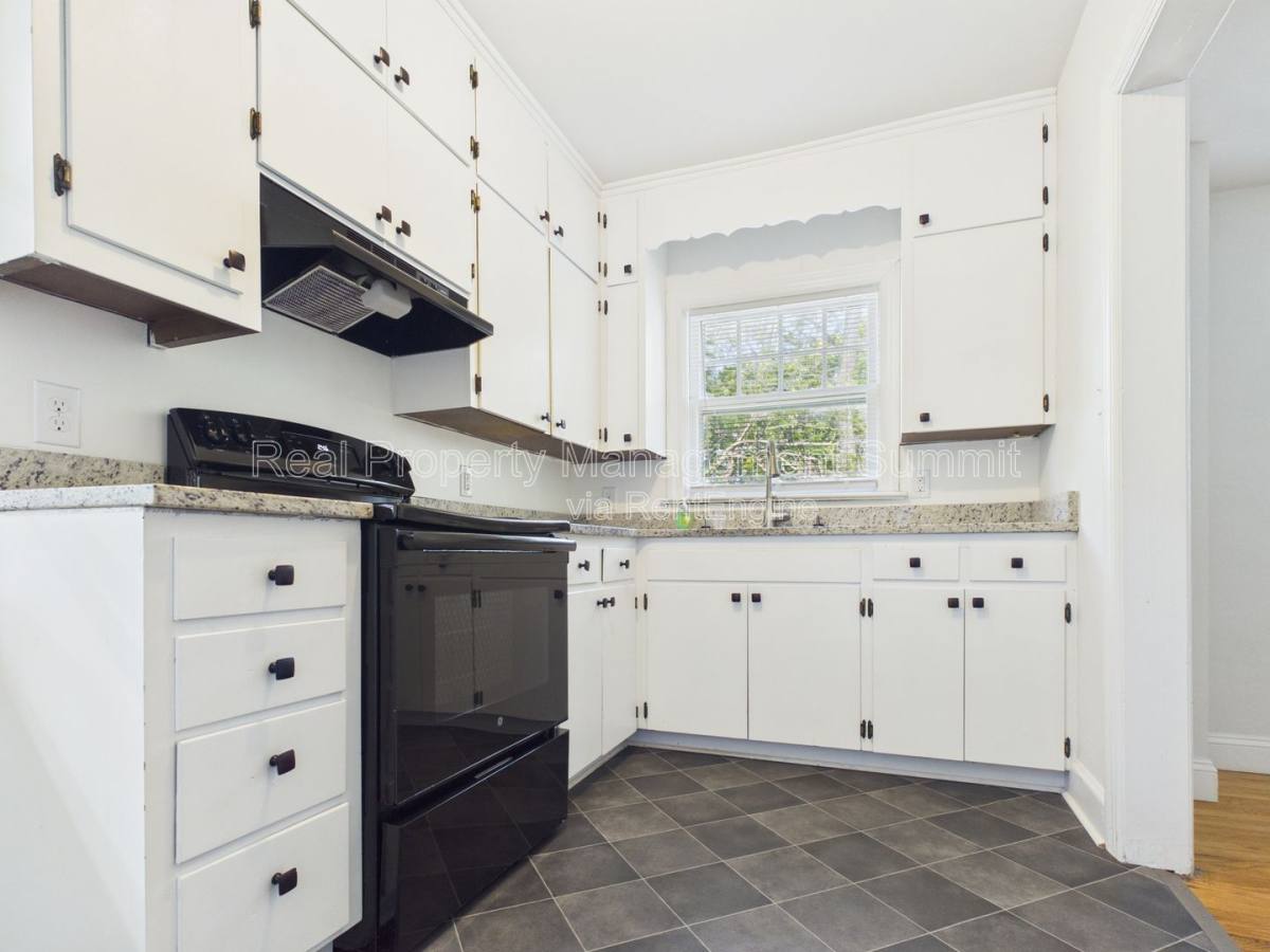Apartment for rent at 625 Alleghany Ave #3, Staunton, VA 24401