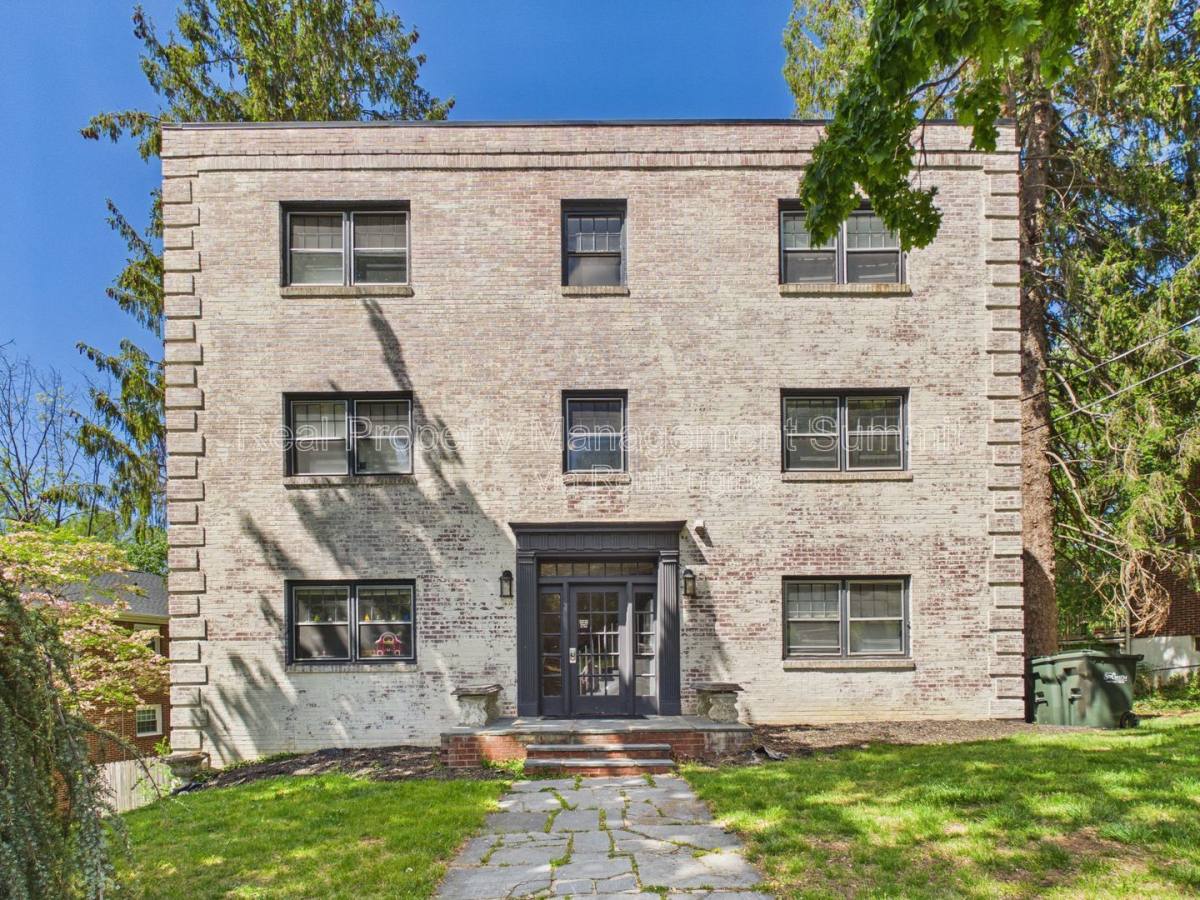 Apartment for rent at 625 Alleghany Ave #3, Staunton, VA 24401