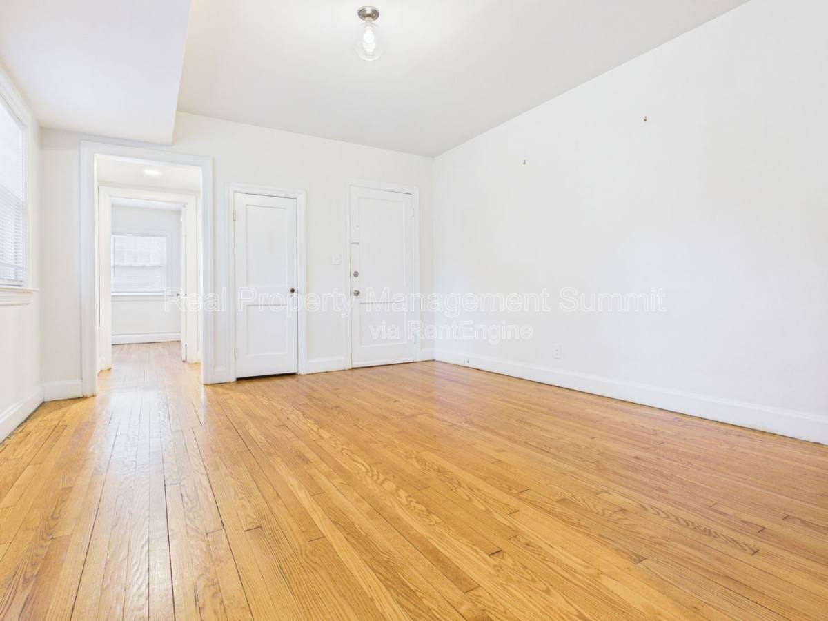 Apartment for rent at 625 Alleghany Ave #3, Staunton, VA 24401
