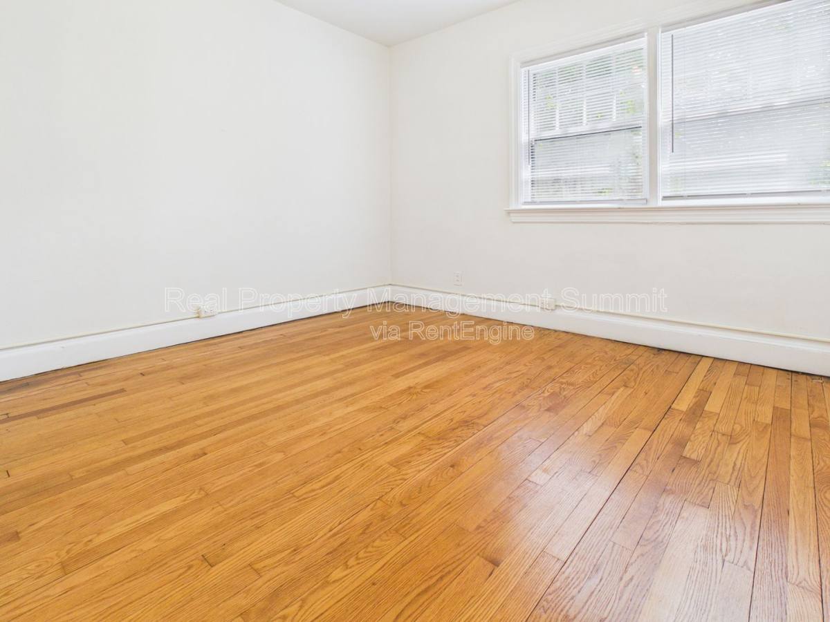 Apartment for rent at 625 Alleghany Ave #3, Staunton, VA 24401
