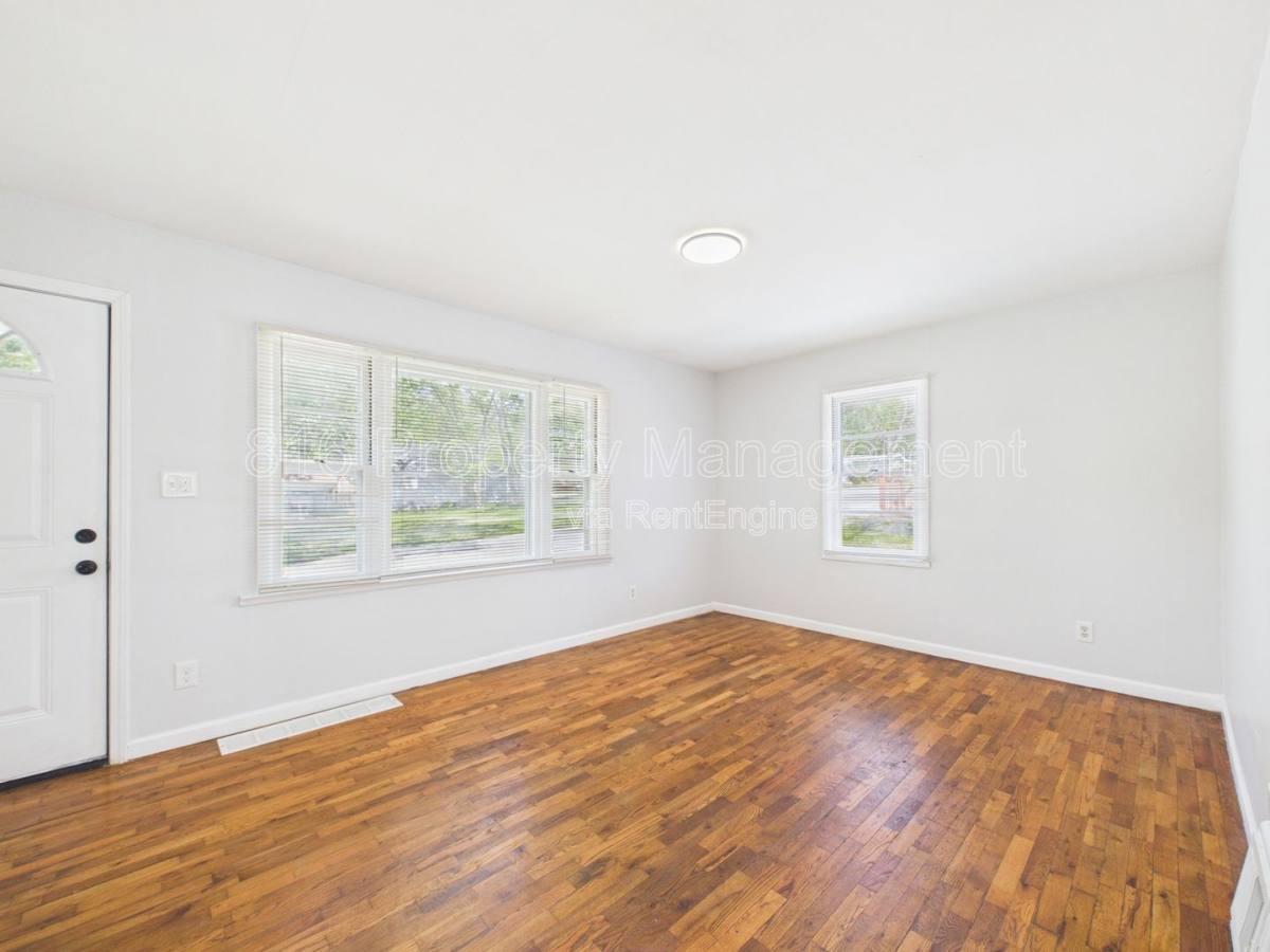 House for rent at 10323 E 20th St S, Independence, MO 64052