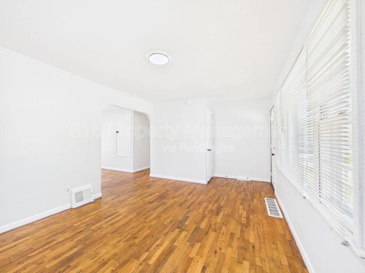 House for rent at 10323 E 20th St S, Independence, MO 64052