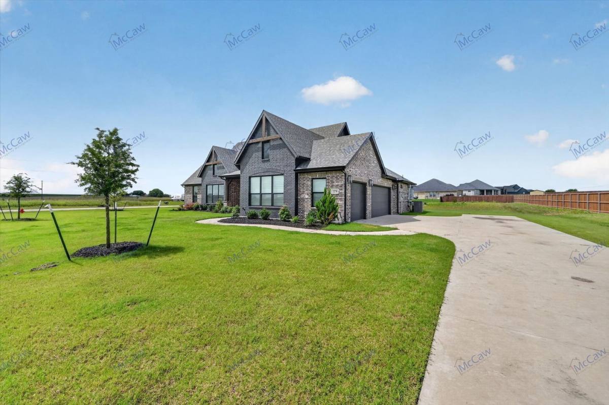 House for rent at 2270 Pitchfork Ranch Rd, Waxahachie, TX 75165