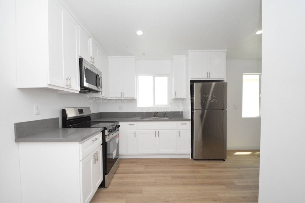 Apartment for rent at 134 E Market St, Long Beach, CA 90805