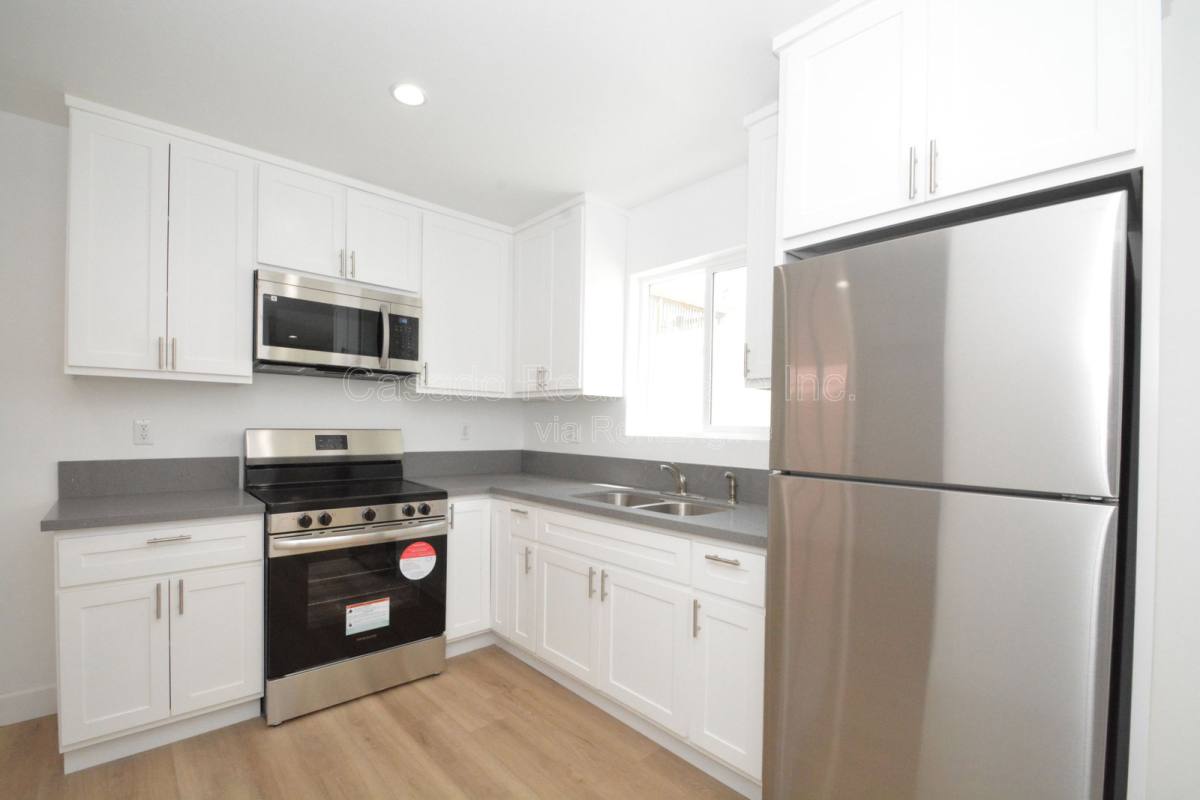 Apartment for rent at 134 E Market St, Long Beach, CA 90805