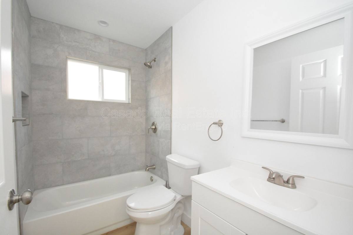Apartment for rent at 134 E Market St, Long Beach, CA 90805