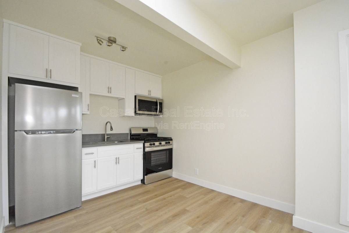 Apartment for rent at 2972 Pacific Ave #A, Long Beach, CA 90806