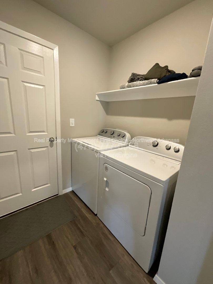 House for rent at 2608 S Silver St, Siloam Springs, AR 72761