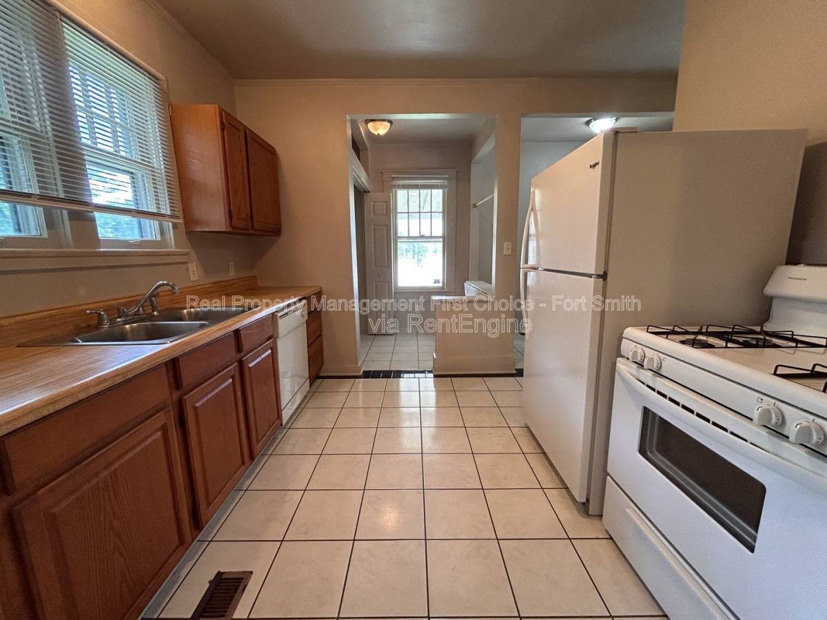 House for rent at 811 N 41st St, Fort Smith, AR 72903
