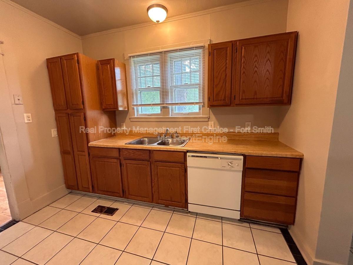 House for rent at 811 N 41st St, Fort Smith, AR 72903