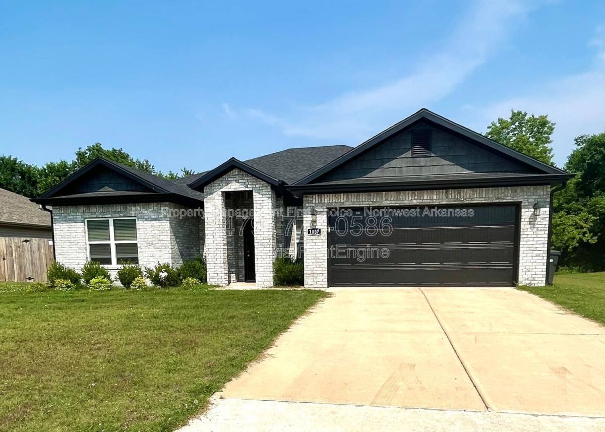 House for rent at 1007 N 27th St, Rogers, AR 72756