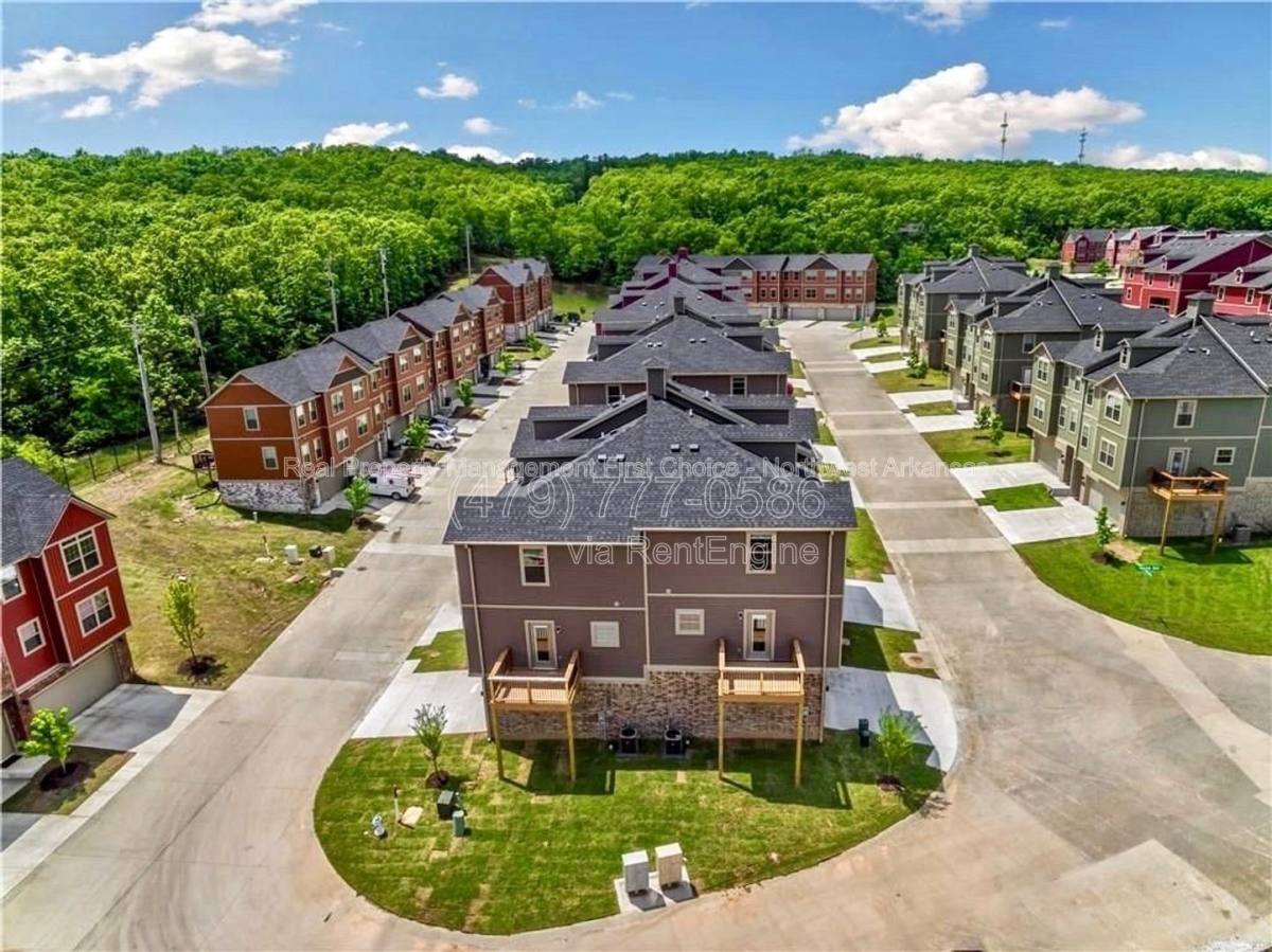 Condo for rent at 2770 W Cottonwillow Way, Fayetteville, AR 72704