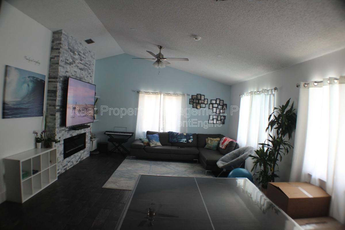 House for rent at 1317 SW 82nd Ave, Pompano Beach, FL 33068