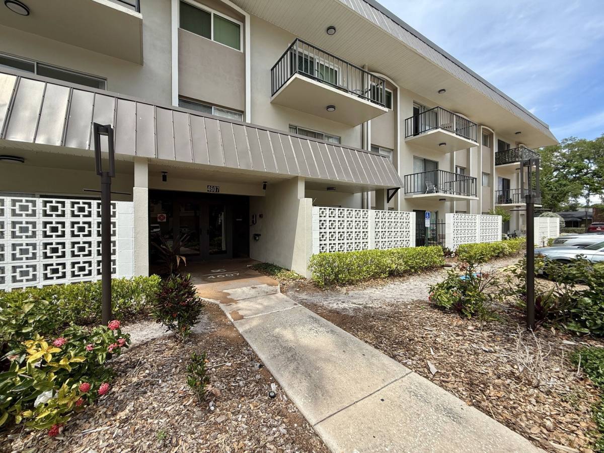 Apartment for rent at 4607 W Fig St #209, Tampa, FL 33609