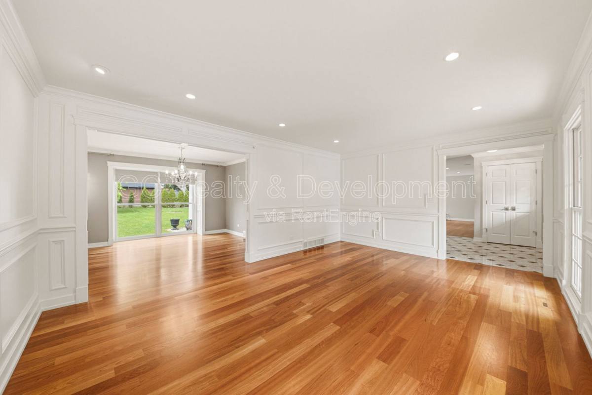 House for rent at 276 S Kenilworth Ave, Elmhurst, IL 60126