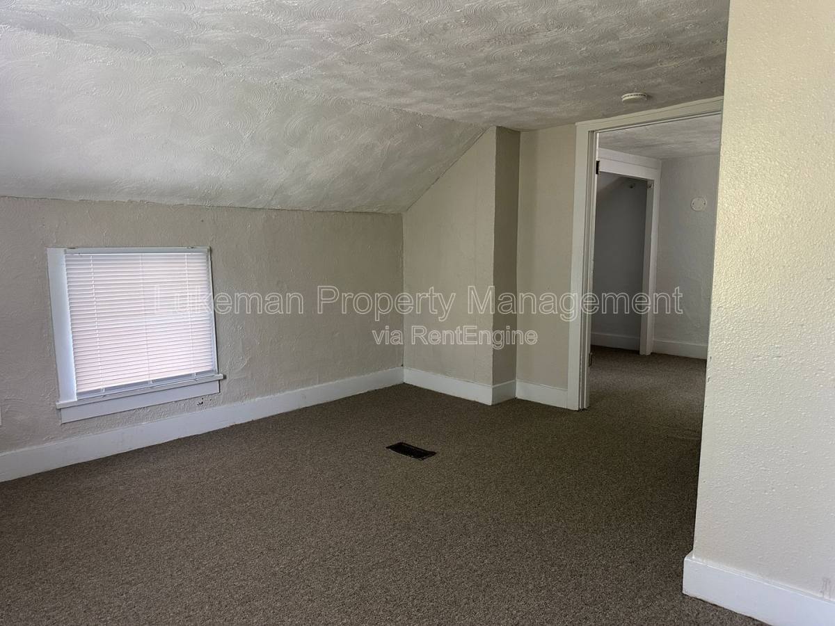 House for rent at 1512 S Burdick St, Kalamazoo, MI 49001