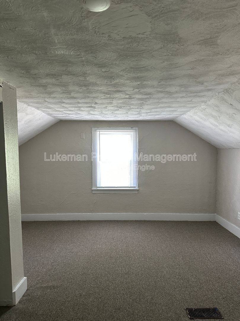 House for rent at 1512 S Burdick St, Kalamazoo, MI 49001