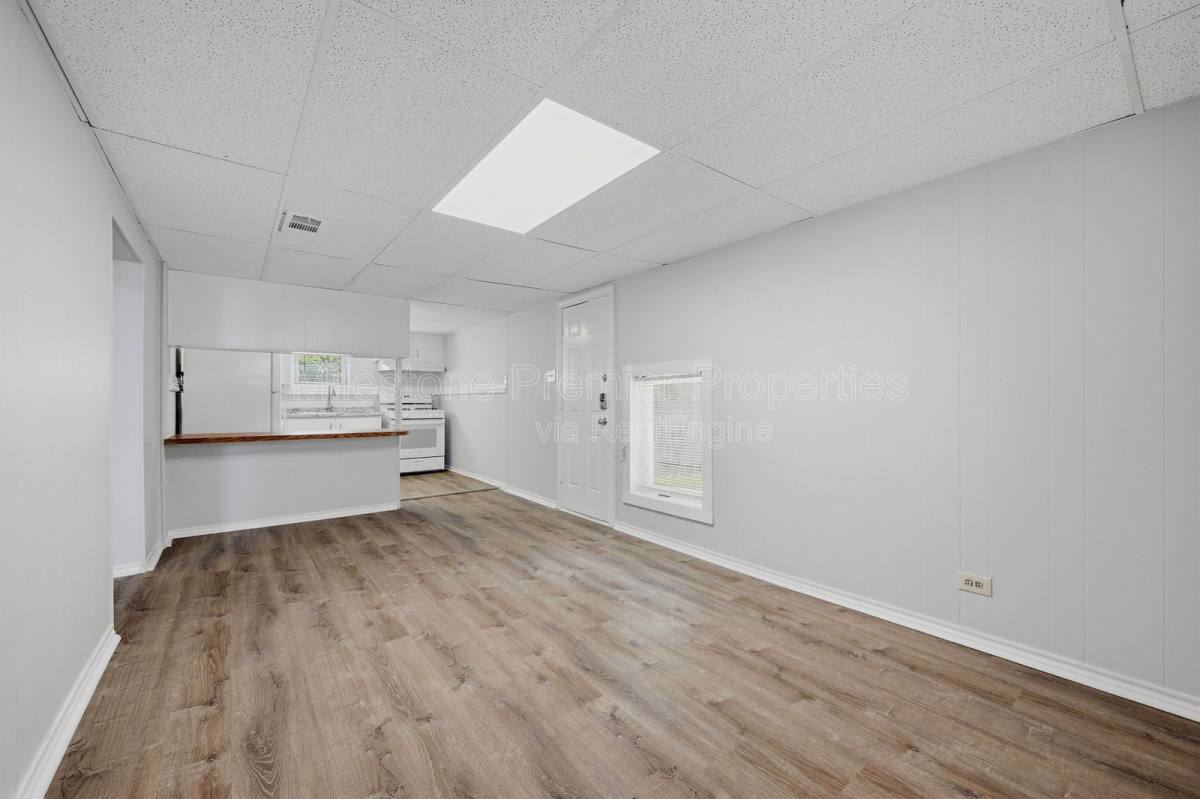 Apartment for rent at 310 S Barrett Ave #101, Denison, TX 75020