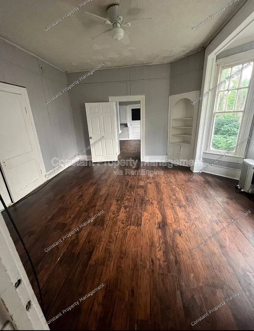 Apartment for rent at 616 W Poplar St #1, Griffin, GA 30224