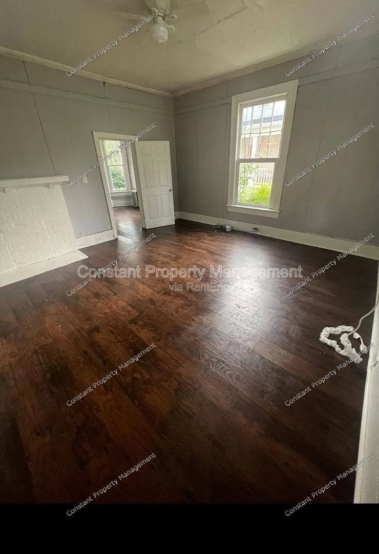 Apartment for rent at 616 W Poplar St #1, Griffin, GA 30224