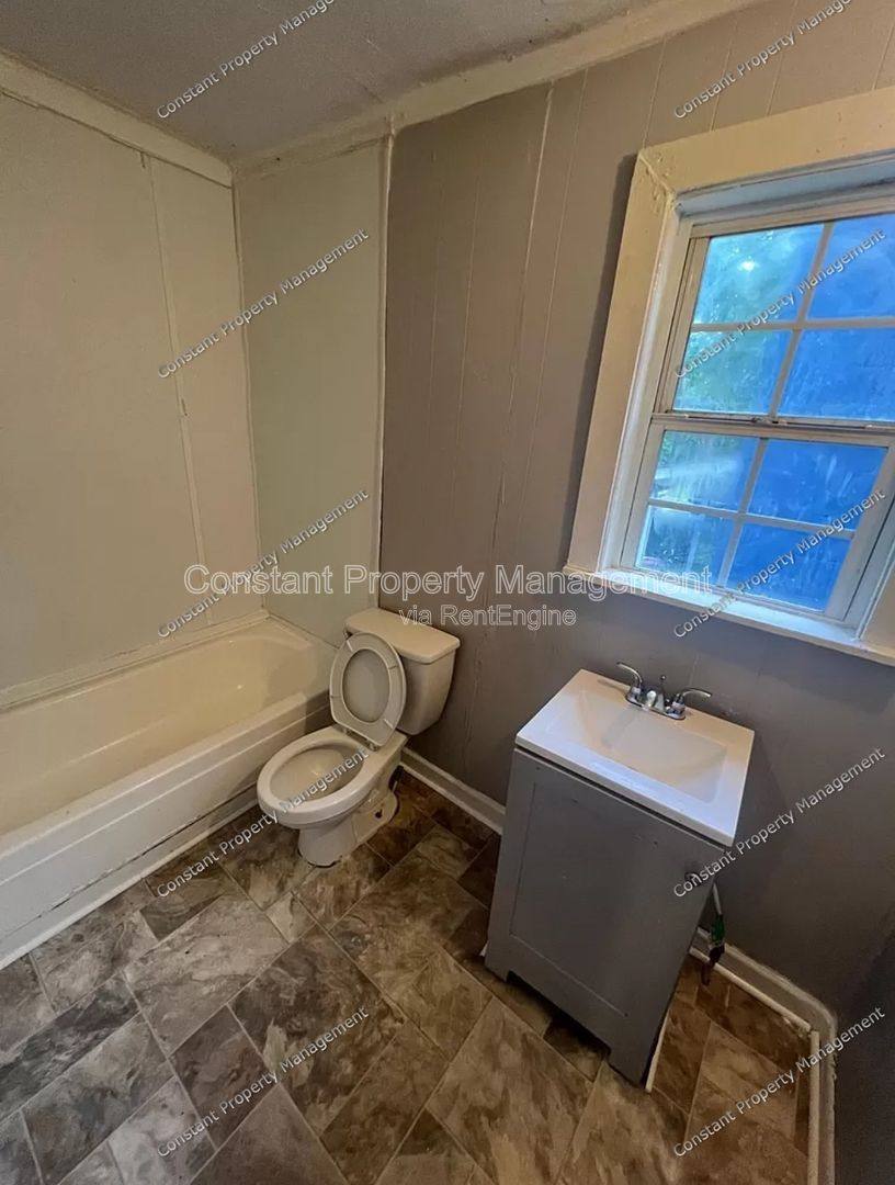 Apartment for rent at 616 W Poplar St #1, Griffin, GA 30224