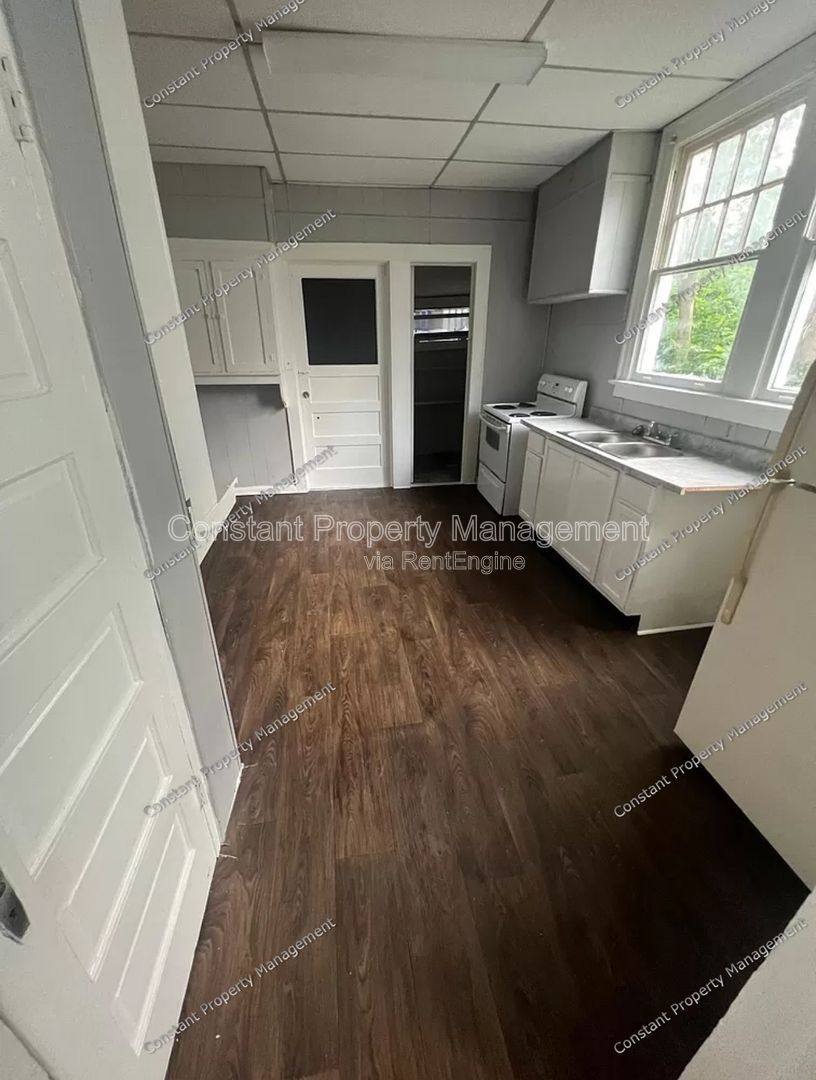 Apartment for rent at 616 W Poplar St #1, Griffin, GA 30224