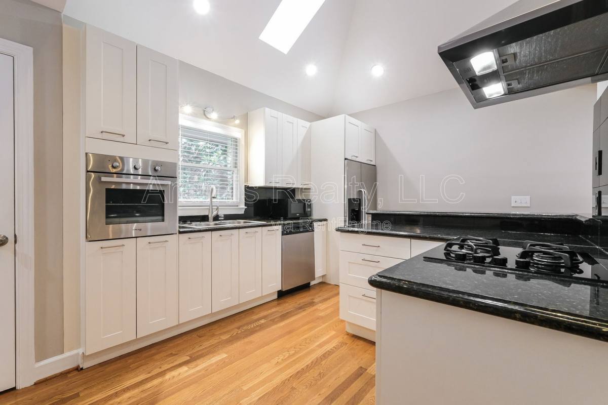 Townhouse for rent at 280 Halah Circle NE, Atlanta, GA 30328