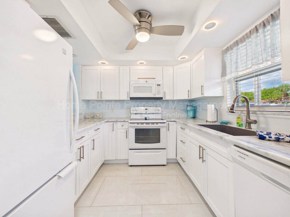 Condo for rent at 300 Valley Stream Dr #3D, Naples, FL 34113
