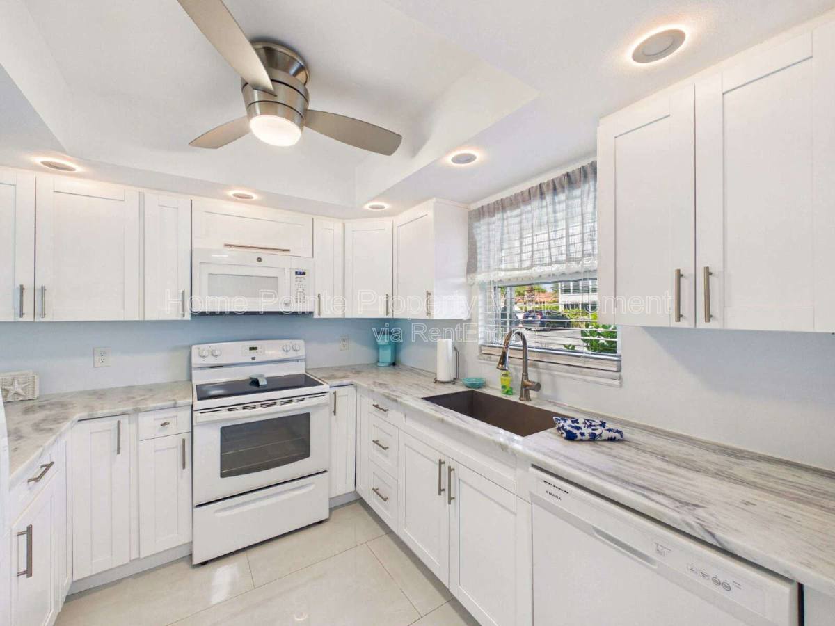 Condo for rent at 300 Valley Stream Dr #3D, Naples, FL 34113