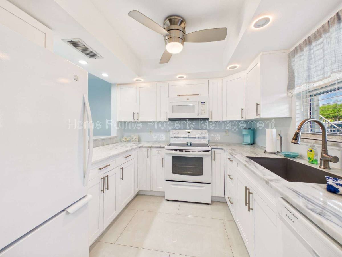 Condo for rent at 300 Valley Stream Dr #3D, Naples, FL 34113