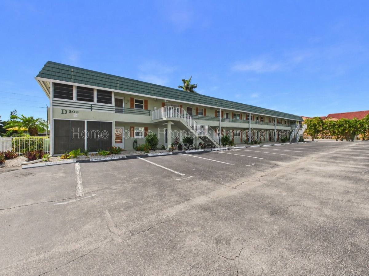 Condo for rent at 300 Valley Stream Dr #3D, Naples, FL 34113