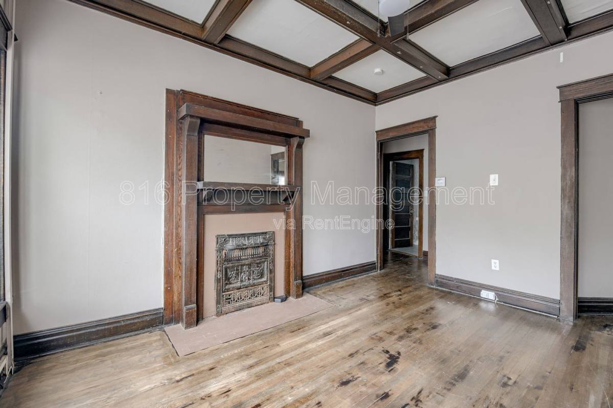Apartment for rent at 3233 Charlotte St #2S, Kansas City, MO 64109