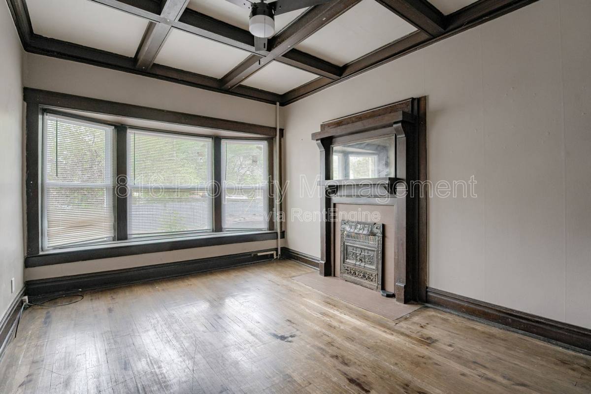 Apartment for rent at 3233 Charlotte St #2S, Kansas City, MO 64109