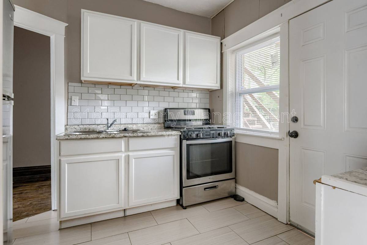 Apartment for rent at 3233 Charlotte St #2S, Kansas City, MO 64109