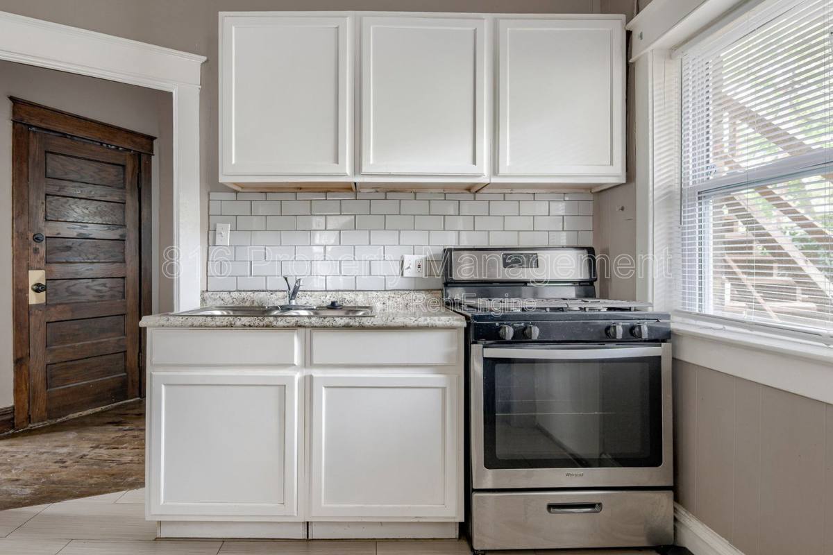 Apartment for rent at 3233 Charlotte St #2S, Kansas City, MO 64109