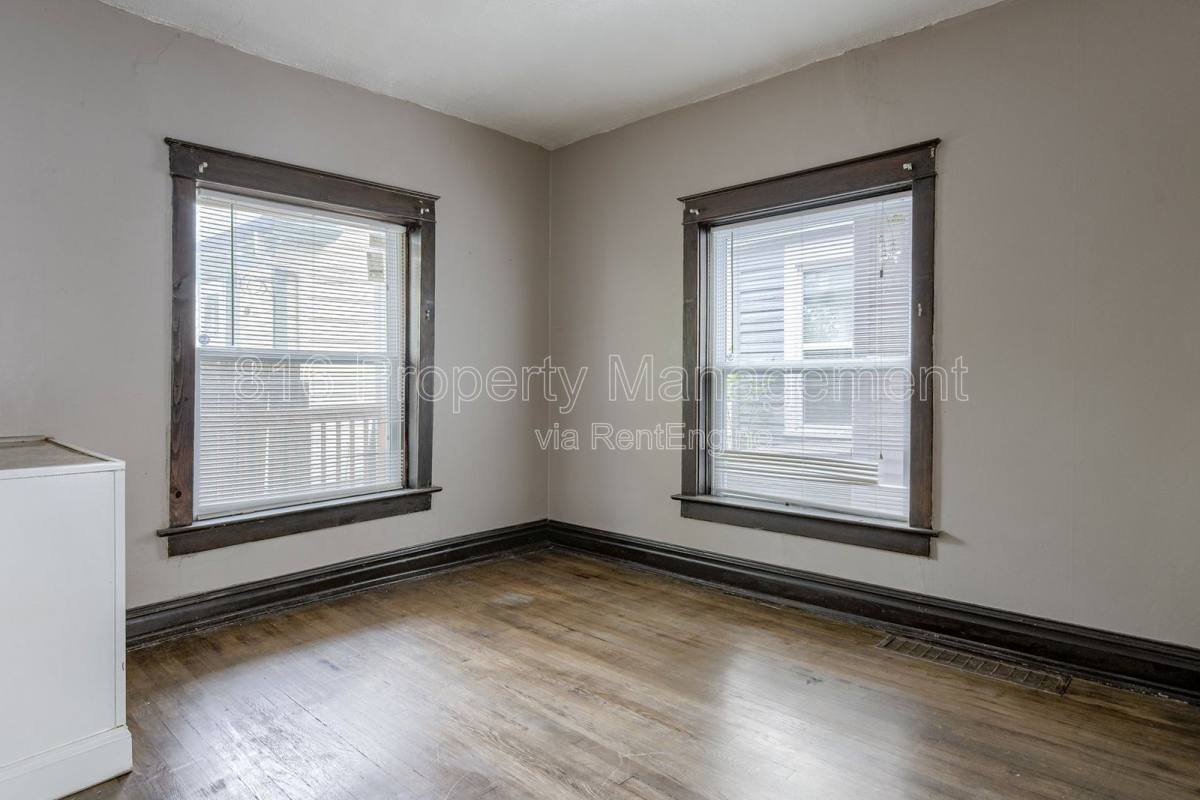 Apartment for rent at 3233 Charlotte St #2S, Kansas City, MO 64109